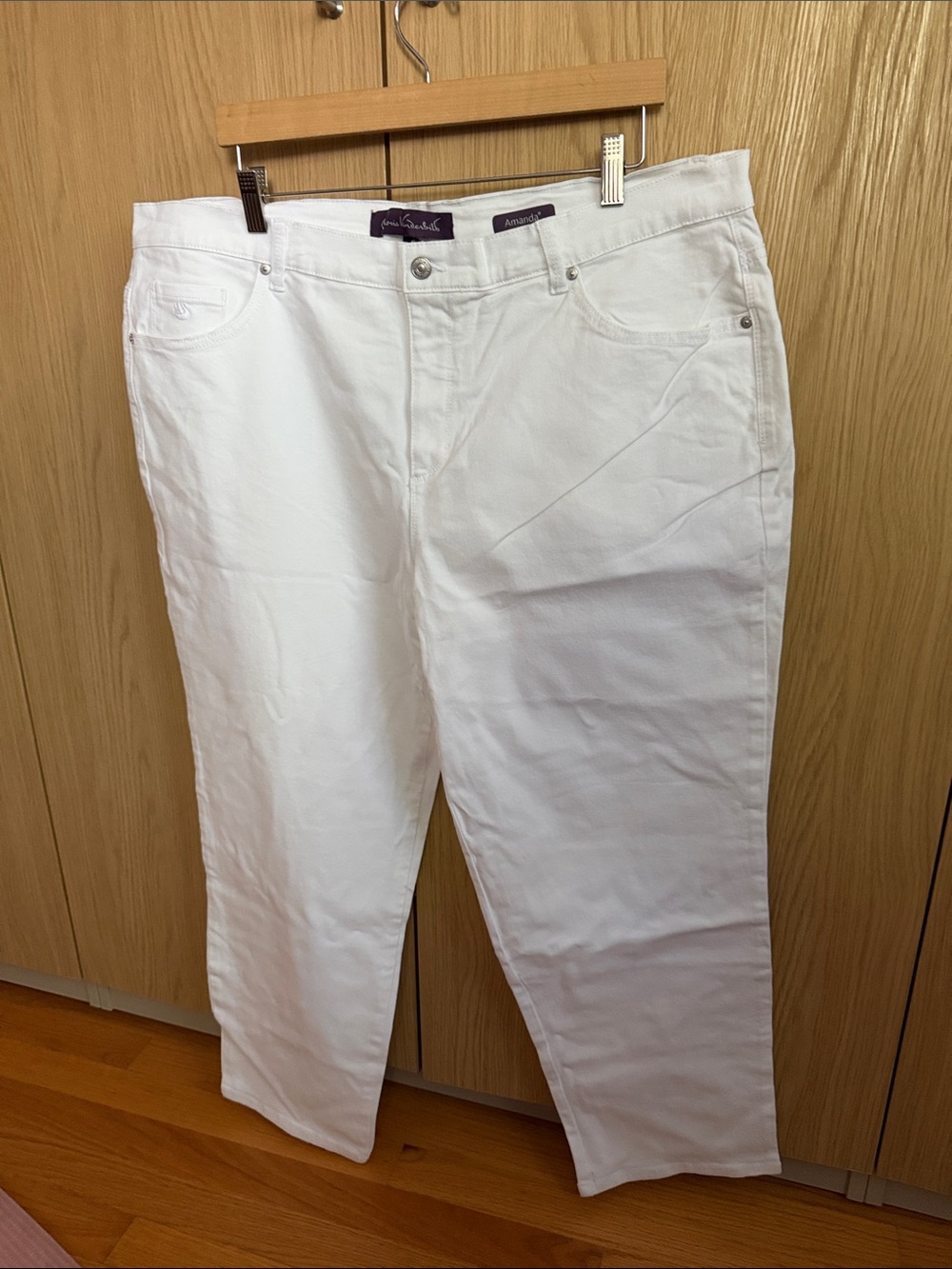 Gloria Vanderbilt 98% Cotton Amanda White Relaxed Women Jeans Never Worn